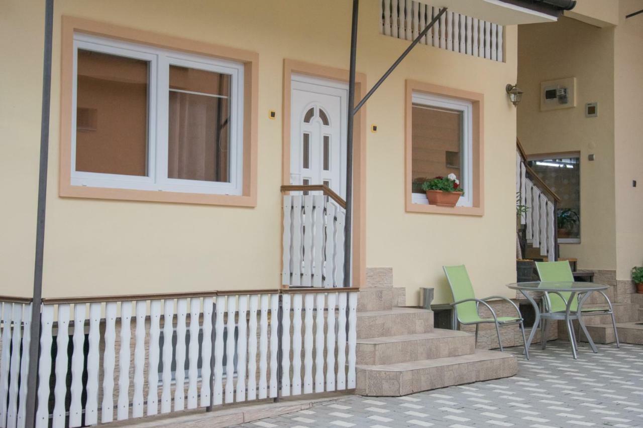 Eszter vendégház Izvoru Crisului Extérieur photo