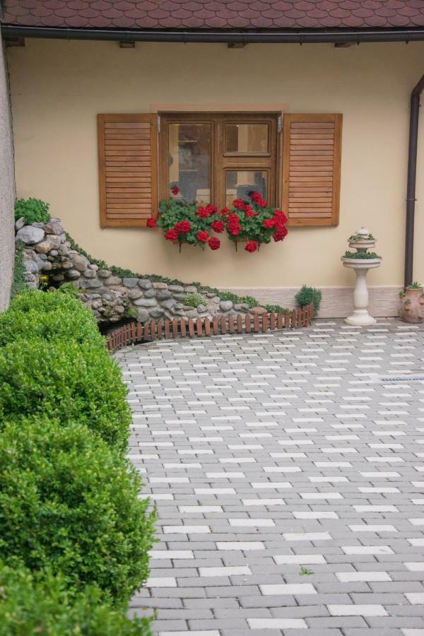 Eszter vendégház Izvoru Crisului Extérieur photo