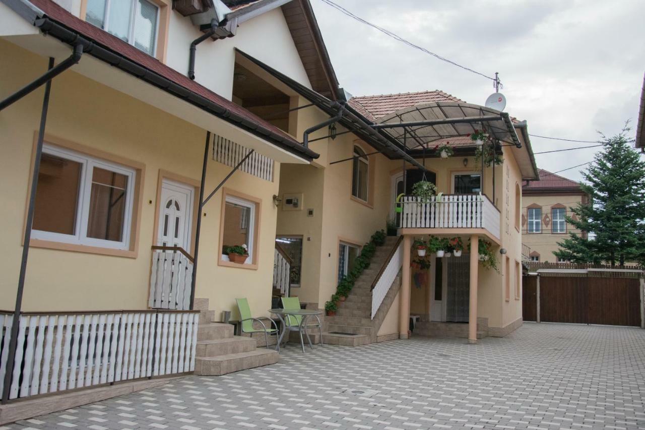 Eszter vendégház Izvoru Crisului Extérieur photo